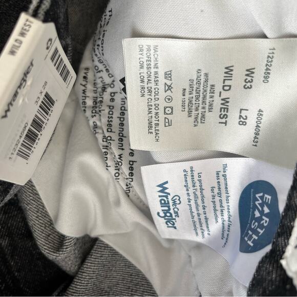 Stylish Black Distressed Women's Jeans - Picture 10 of 11